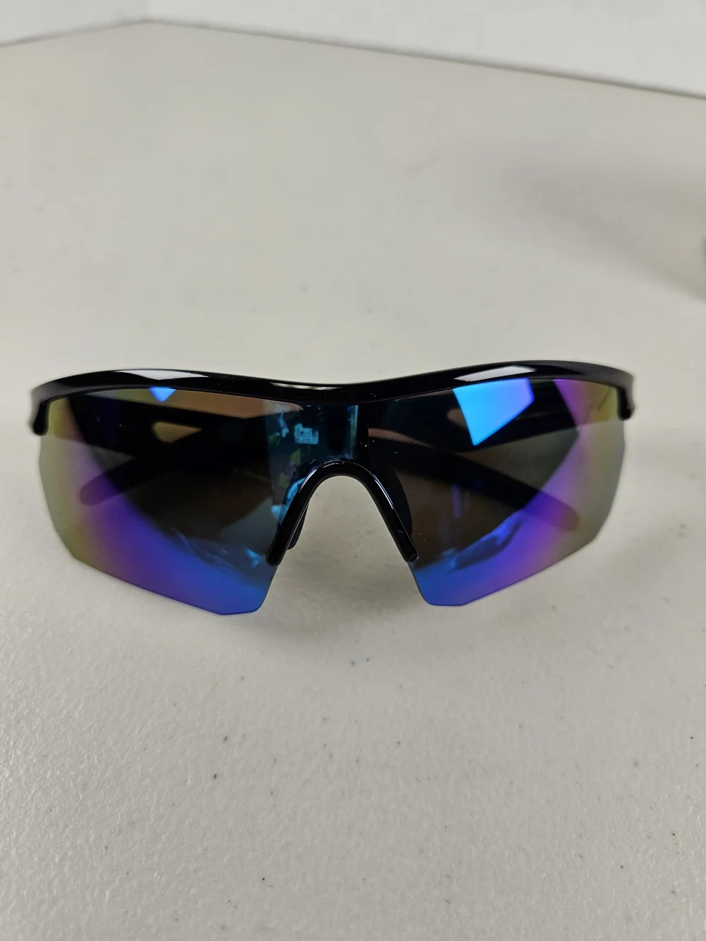 New In Box Vcarsian Kids Sport Sunglasses with Blue-Purple Mirrored Lens